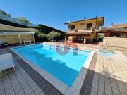 Case e ville in vendita di 354 m² in Via Avellino