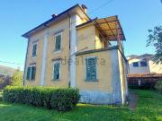 Case e ville in vendita di 355 m² in Via Francesco...