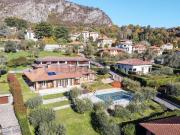 Case e ville in vendita di 357 m² in Via Nando Travella, 6