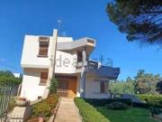 Case e ville in vendita di 360 m² in Via Carlucci