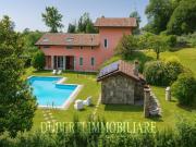 Case e ville in vendita di 360 m² in Via Monte Generoso