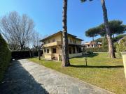 Case e ville in vendita di 360 m² in Via Nino Bixio