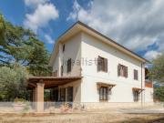 Case e ville in vendita di 360 m² in Viale Rieti