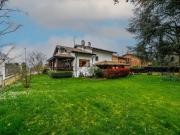 Case e ville in vendita di 362 m² in Via Tassoni, 1