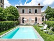 Case e ville in vendita di 368 m² in Viale IV Novembre, 20