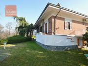 Case e ville in vendita di 370 m² in Strada Revigliasco