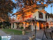 Case e ville in vendita di 370 m² in Via Aveacco, 26