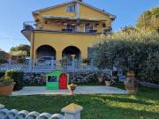 Case e ville in vendita di 370 m² in Via Genova, 523