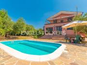 Case e ville in vendita di 370 m² in Via Petronio