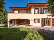 Case e ville in vendita di 370 m² in Via Siberia Case e ville in vendita di 370 m² in Via Siberia