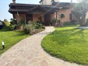 Case e ville in vendita di 373 m² in Via Sottotenente...