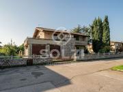 Case e ville in vendita di 374 m² in Via Dante, 18