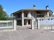 Case e ville in vendita di 374 m² in Via Zenier