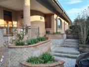 Case e ville in vendita di 375 m² in Via Aldo Moro, 2