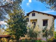 Case e ville in vendita di 375 m² in Via C. Pavese, 17