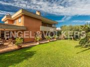 Case e ville in vendita di 375 m² in Via delle Ginestre