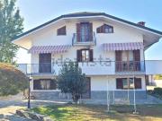 Case e ville in vendita di 376 m² in Via Giuseppe Ungaretti