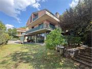 Case e ville in vendita di 380 m² in Strada Ponte della...