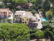 Case e ville in vendita di 380 m² in Via Campofattore, 54