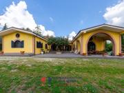 Case e ville in vendita di 380 m² in Via della...