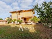 Case e ville in vendita di 380 m² in Via Dino Provenzal, 12