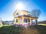 Case e ville in vendita di 380 m² in Via G. Belli, 15