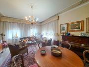 Case e ville in vendita di 380 m² in Viale San Gemignano