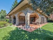 Case e ville in vendita di 384 m² in Via Alessandro...