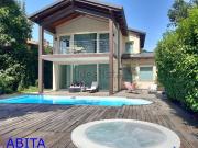 Case e ville in vendita di 385 m² in Via Cavaioni