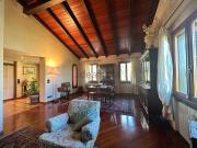 Case e ville in vendita di 390 m² in Via Alessandro...