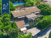 Case e ville in vendita di 391 m²