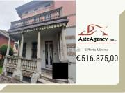 Case e ville in vendita di 393 m² in Viale Giacomo...