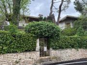 Case e ville in vendita di 394 m² in Via G. Puccini, 48