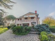 Case e ville in vendita di 396 m² in Largo Verona