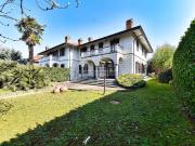 Case e ville in vendita di 398 m² in Via Marmolada, 2