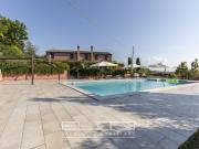 Case e ville in vendita di 400 m² in Strada Fabbrici Ville