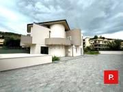 Case e ville in vendita di 400 m² in Via Achille Terraciano