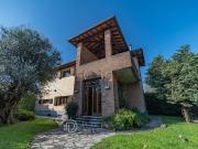 Case e ville in vendita di 400 m² in Via Alzaia Trieste