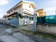 Case e ville in vendita di 400 m² in Via Fontanelle, 5