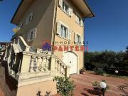 Case e ville in vendita di 400 m² in Via Fratelli Rosselli