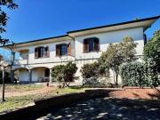 Case e ville in vendita di 400 m² in Via Jacopo della...