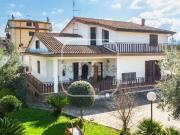 Case e ville in vendita di 400 m² in Via Pula