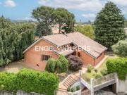 Case e ville in vendita di 400 m² in Via Silvio Pellico, 79