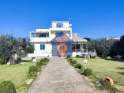 Case e ville in vendita di 401 m² in Via Pitagora