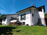 Case e ville in vendita di 410 m² in Via delle Industrie