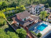 Case e ville in vendita di 410 m² in Via Rosaneto, 20