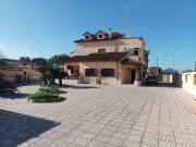 Case e ville in vendita di 414 m² in Via Leon Battista...