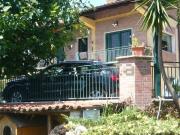 Case e ville in vendita di 420 m² in Via di Cori, 126