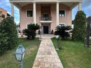 Case e ville in vendita di 420 m² in Via Rapolla, 86