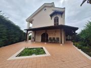 Case e ville in vendita di 420 m² in Viale Falcone e...